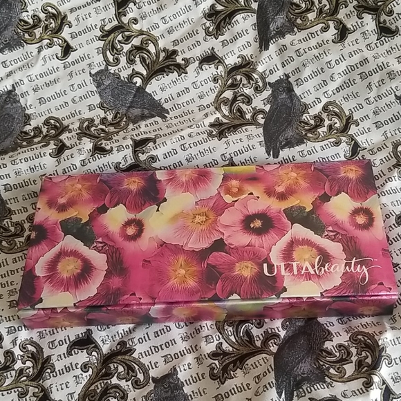 Ulta Makeup Kit - Picture 1 of 5